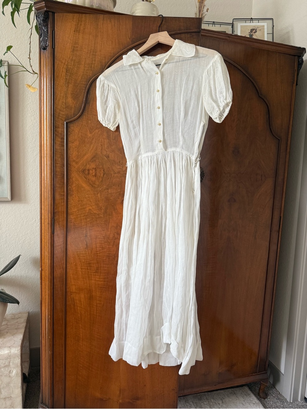XS true vintage Sheer Ivory Button-Front Pleated Dress - Picture 2 of 4